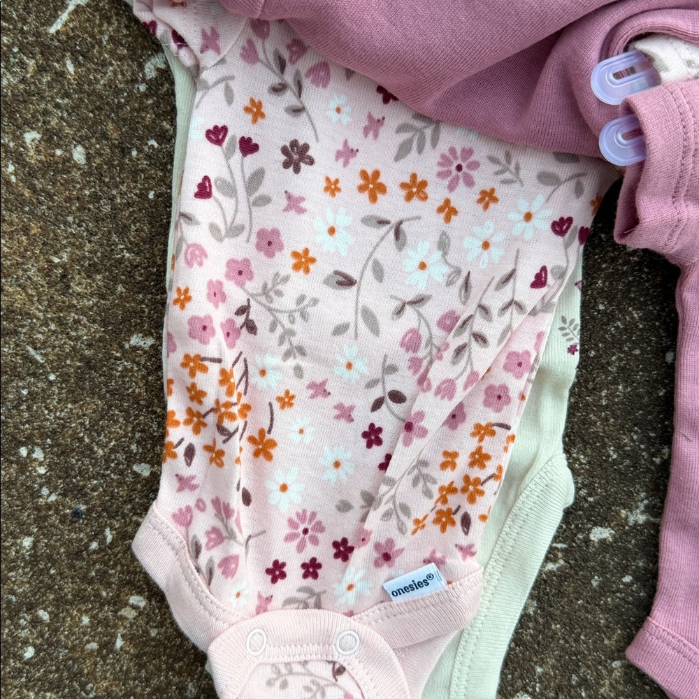 Gerber Premie Baby Girl Bodysuits - Pink and Cream. (6) Onesies in all. NEW - Picture 3 of 6